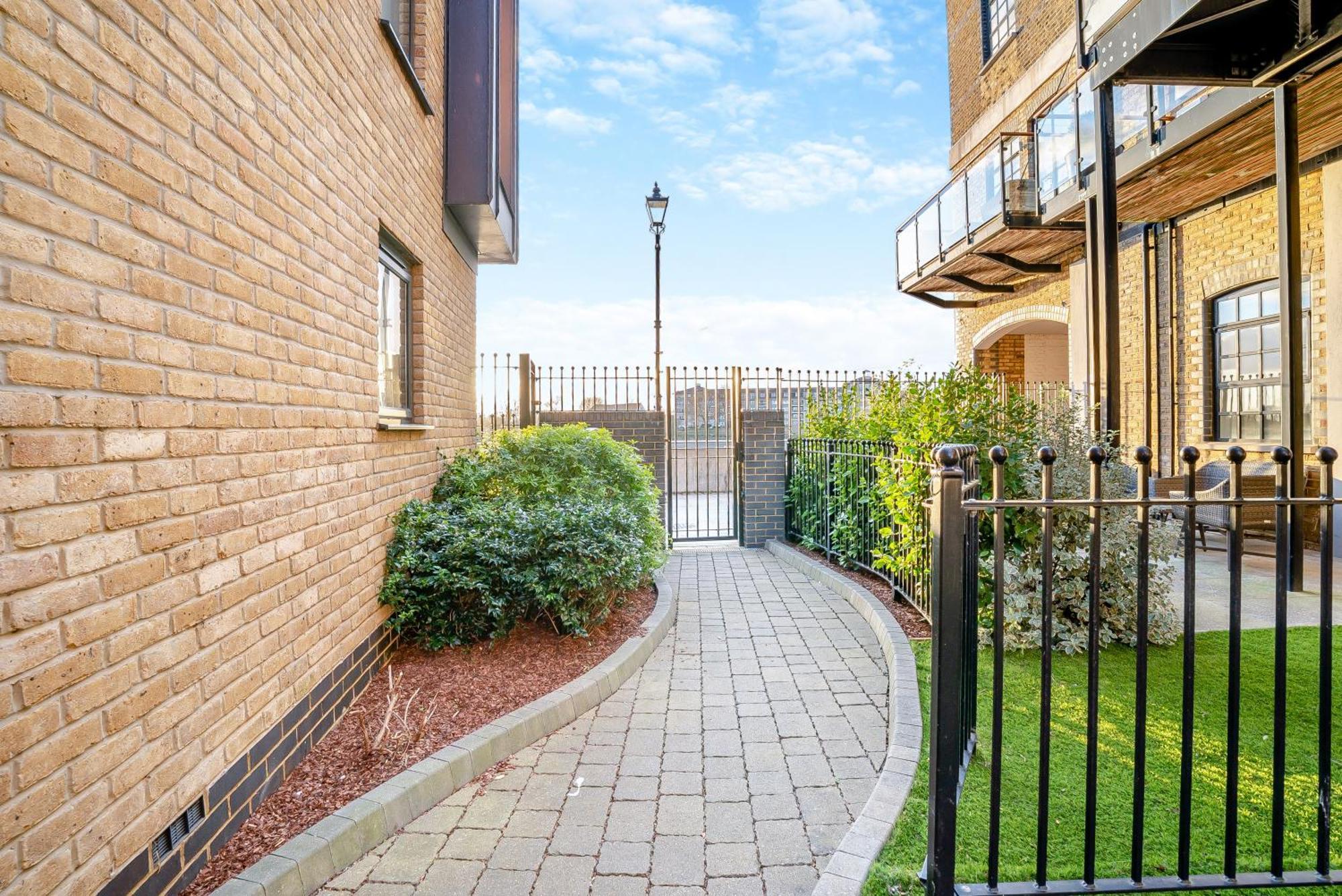 Palace Wharf Apartments Londra Dış mekan fotoğraf